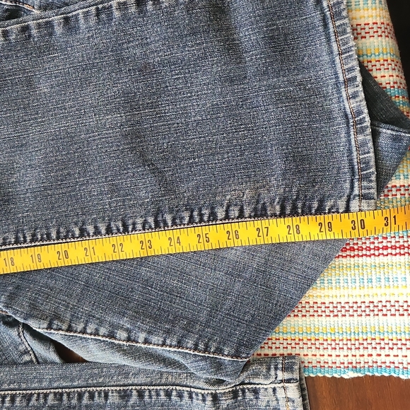 2 pair Levis - Picture 6 of 6